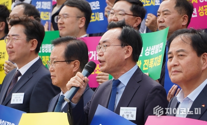 윤병태 나주시장이 지난 14일 국회 공동결의대회에서 발언하고 있다. 나주시 제공