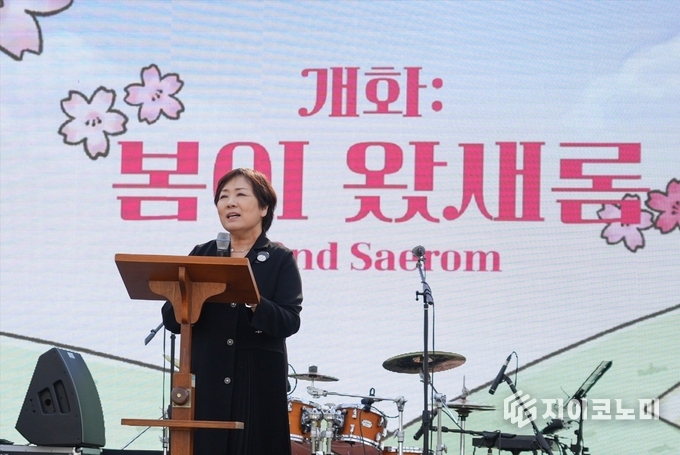 13일~14일 양일간 한세대학교(총장 백인자)가 새롬 총학생회 주관으로 재학생과 동문 그리고 지역 주민을 위한 2025년 오순절 축제를 학교 대운동장을 중심으로 열었다. /사진=한세대