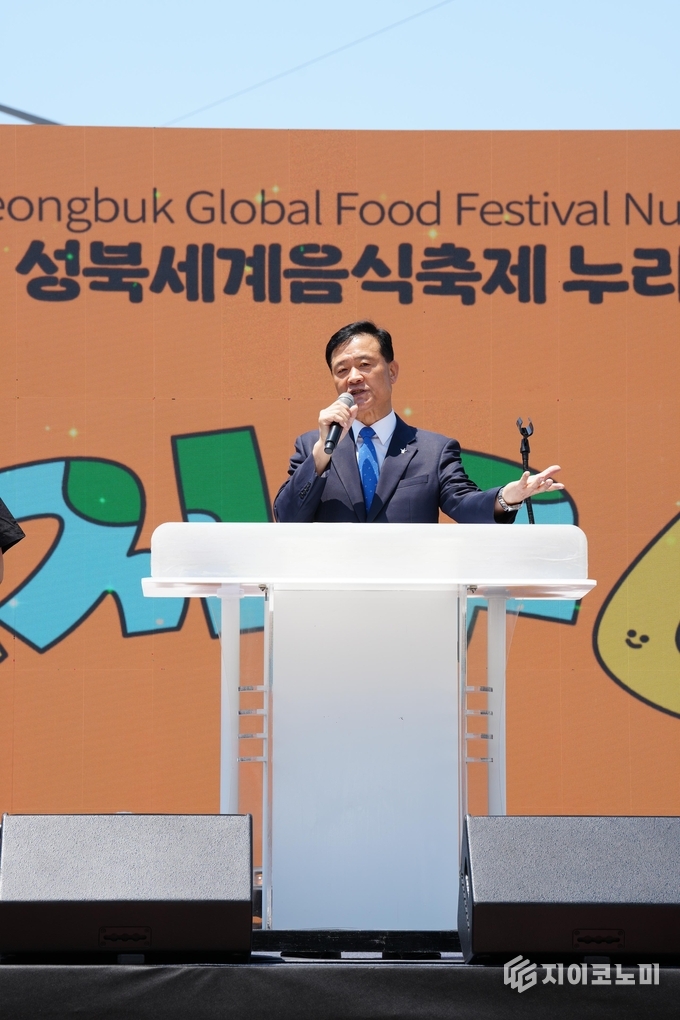 이승로 성북구청장이 인사말을 전하고 있다.