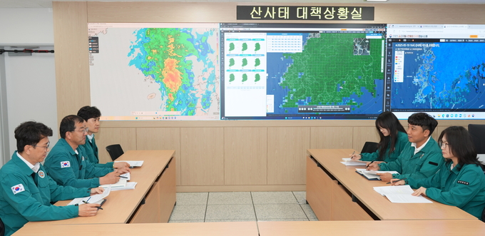 산사태 대책상황실 가동한 전남도, 여름철 집중호우 대비 현장 점검 강화. 전남도 제공