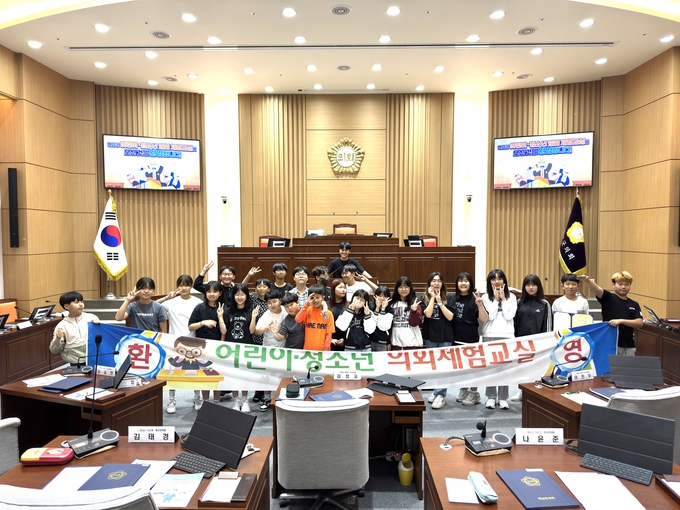 해남동초 6학년 학생들이 조례안 발표와 토론을 통해 의회의 과정을 생생하게 체험했다. 해남군의회 제공