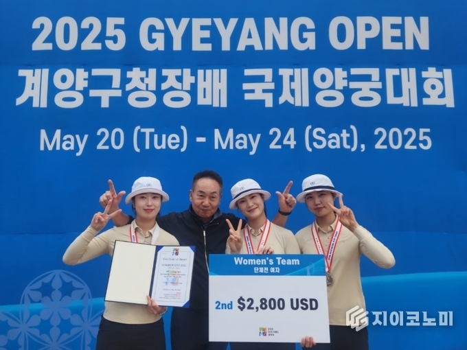 수상사진(왼쪽부터 유시현, 임동일 감독, 이은경, 남수현)