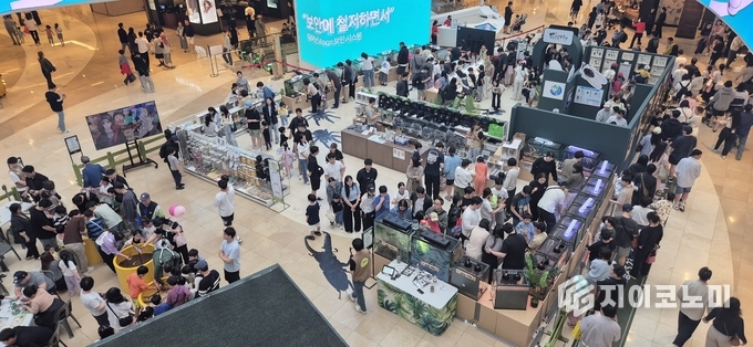 5월 23일 ~ 6월 8일까지 여주곤충박물관이 스타필드 고양점에서 운영 중인 팝업스토어가 지난 주말 약 1만여 명의 방문객을 기록하며 성황리에 진행 중이다. /사진=여주곤충박물관