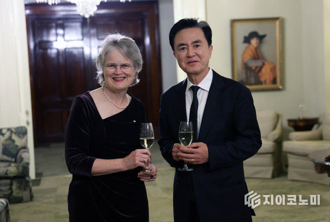 호주 출장 김태흠 지사, 프랑세스 애덤슨 남호주 주총독 접견