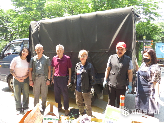 궁산덕 나눔 봉사단 자원 봉사자