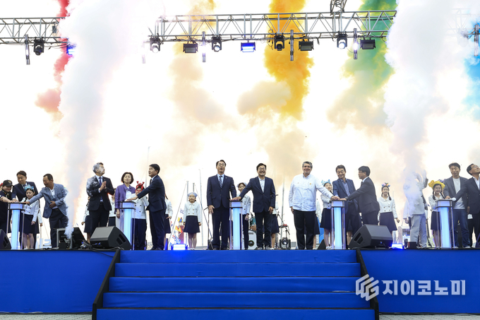 제15회 뱃놀이축제 개회식. 화성시 제공.