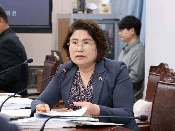 김화신 의원이 민원서비스 평가 ‘마’등급 급락을 지적하며, 도민 신뢰 회복 위한 전면 진단과 개선을 촉구하고 있다. 전남도의회 제공