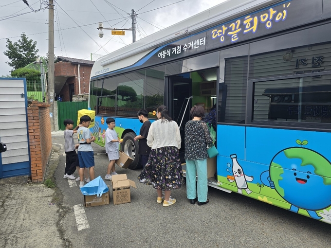 -이동식 거점수거센터 전기버스 운영. 해남군 제공