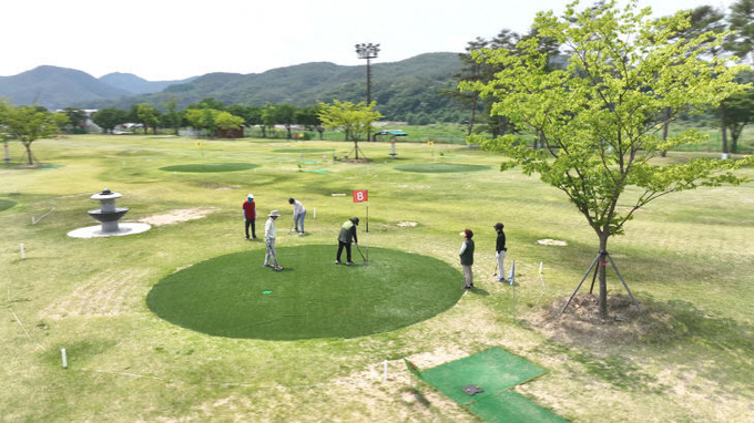 청송군이 6월 9일 정식 개장한 18홀 규모 산남파크골프장