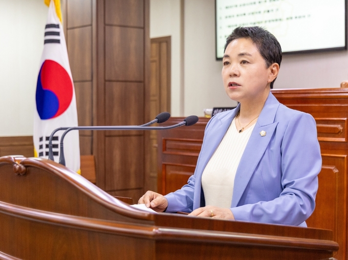 김미연 의원이 임대아파트 분양전환 문제 해결을 촉구하며 발언하고 있다. 순천시의회 제공