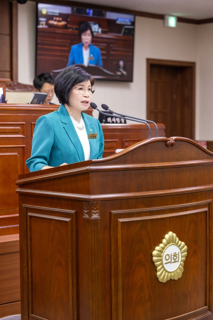 오행숙 의원이 농촌 어르신들의 안전한 보행권 보장을 촉구하고 있다. 순천시의회 제공