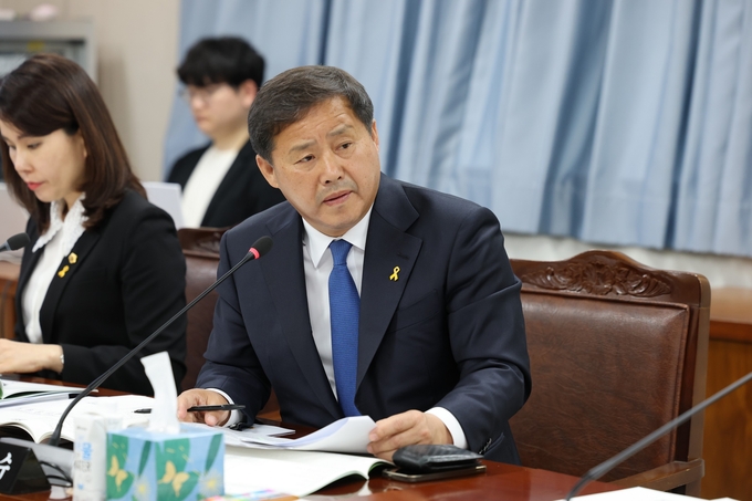 전남도의회 차영수 의원이 전기·수소차 예산 265억 원 불용 문제를 지적하고 있다. 전남도의회 제공