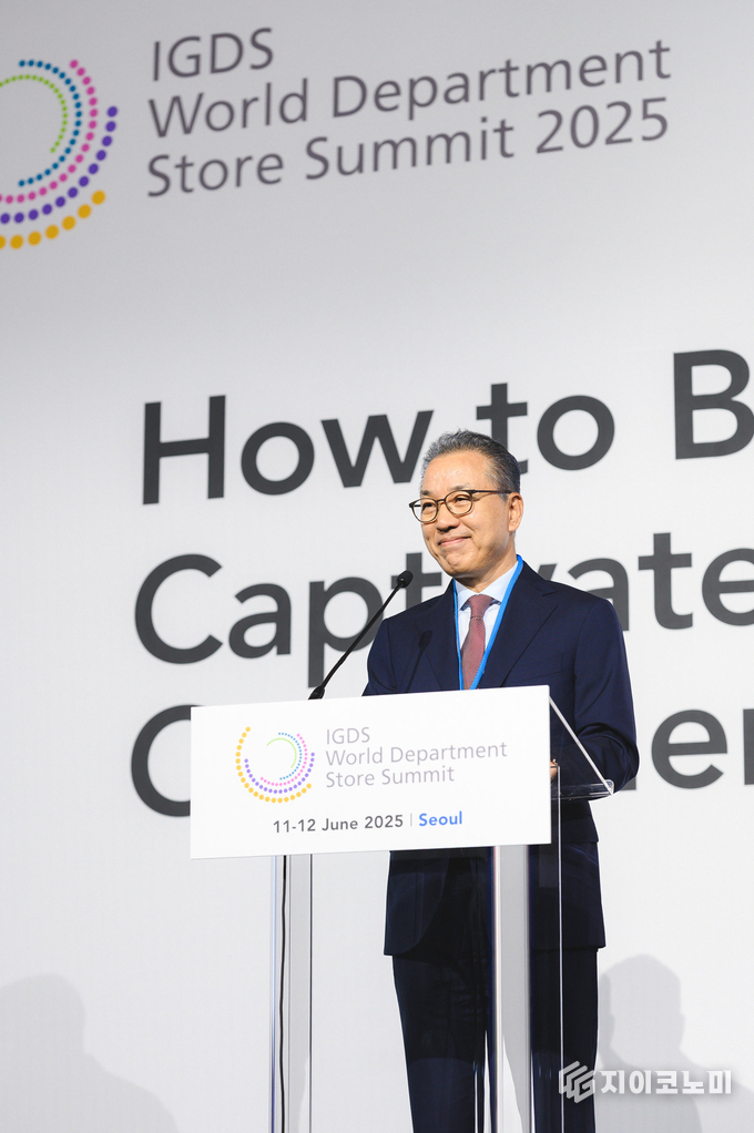 지난 11일 롯데백화점이 IGDS와 공동 개최하는 ‘제 16회 IGDS 월드 백화점 서밋(16th IGDS World Department Store Summit, 이하 WDSS 2025)’이 막을 올렸다.( 'WDSS 2025'의 개회사에 나선 '롯데백화점 정준호 대표'). /사진=롯데쇼핑