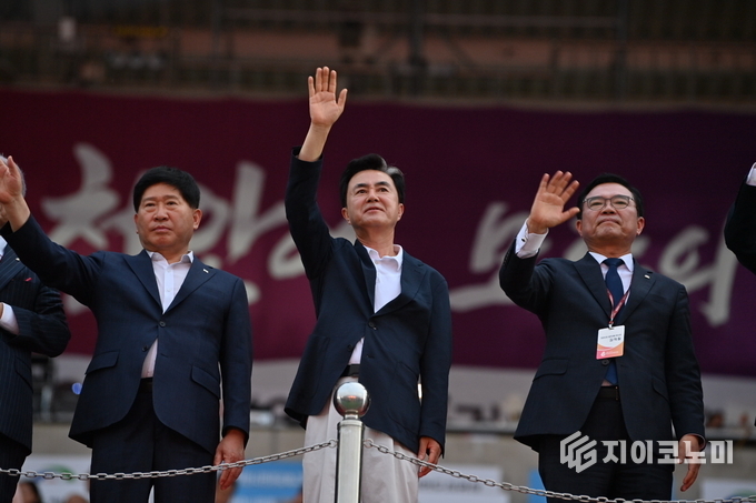 충남도의회 홍성현 의장, 김태흠 충남도지사, ‘충남도민 화합의 축제’…‘도민체육대회’ 참석