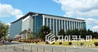 오는 18일 7시 30분, 국회의원회관 대회의실(여의도순복음교회 이영훈 목사, 말씀 선포)에서 대한민국 국회조찬기도회는 여야 기독의원들과 함께 나라와 국민통합을 위한, 기도회로 새벽을 깨운다. /사진=지이코노미
