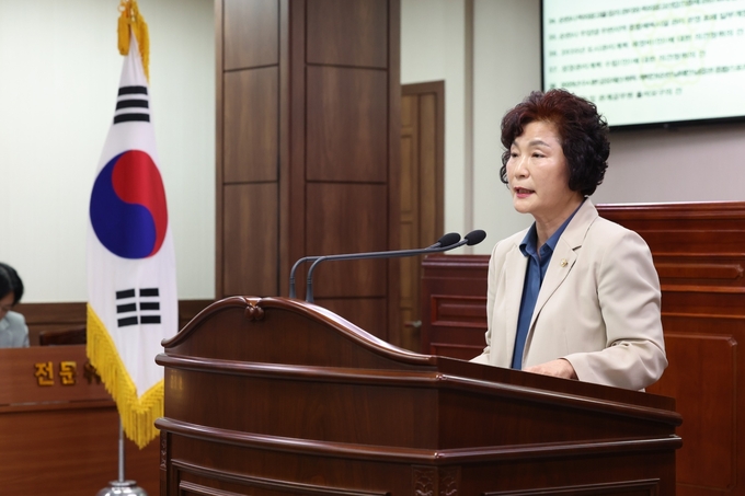 선월지구 개발 특혜 논란에 강하게 발언하는 이영란 순천시의원. 순천시의회 제공