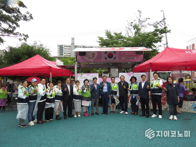 한국청소년육성회 양천구 지회,사랑의 짜장면 봉사 단체사진