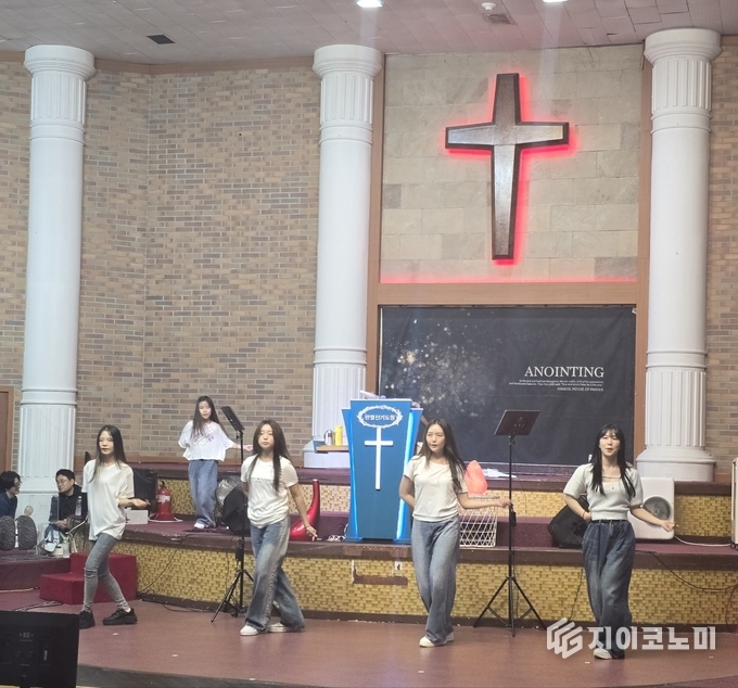 뜨거운 찬양과 간절한 통성기도로 밤을 지새우는 가평 한얼산기도원. 한국교회 성령운동의 발원지로 불렸던 이곳은 여전히 영적으로 살아 있다. /사진=한얼산기도원