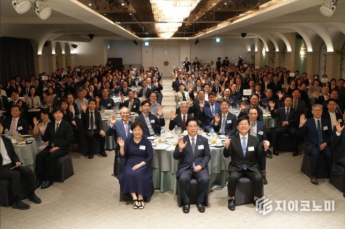 24일 한세대학교 총동문회(회장 임창표)는 ‘함께하는 믿음, 함께하는 미래’라는 주제로 ‘2025 한세대학교 총동문의 날’ 행사를 서울 CCMM빌딩 12층 루나미엘레 그랜드볼룸에서 진행했다. /사진=한세대<br>
