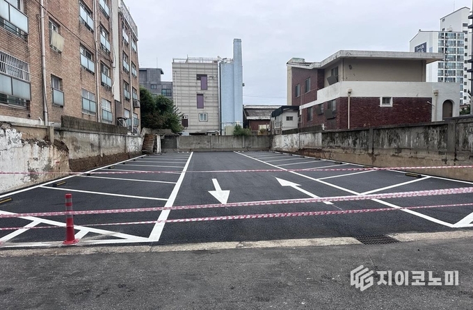 자투리땅을 활용한 내집주차장 조성 후 모습. 마포구 제공.