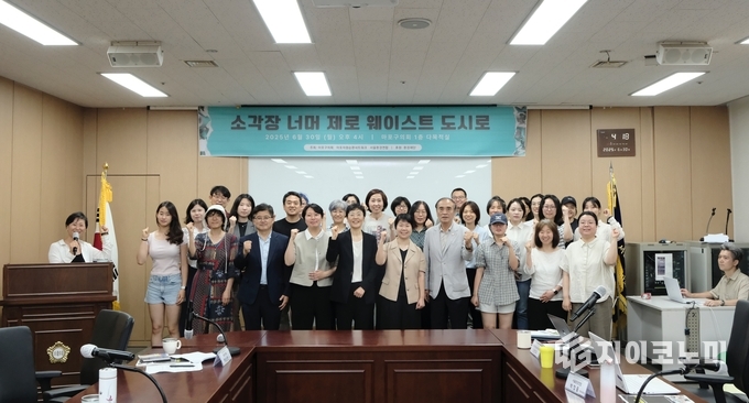 사잔 = 마포구의회 제공.