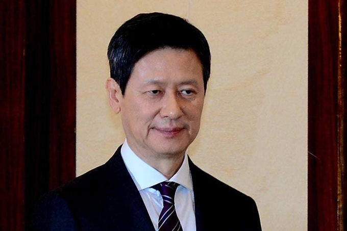 신동주 전 일본 롯데홀딩스 부회장이 2015년 10월 8일 서울 웨스틴조선호텔에서 롯데그룹 경영권 분쟁과 관련한 입장을 발표하기 위해 기자회견에 참석하고 있다. 