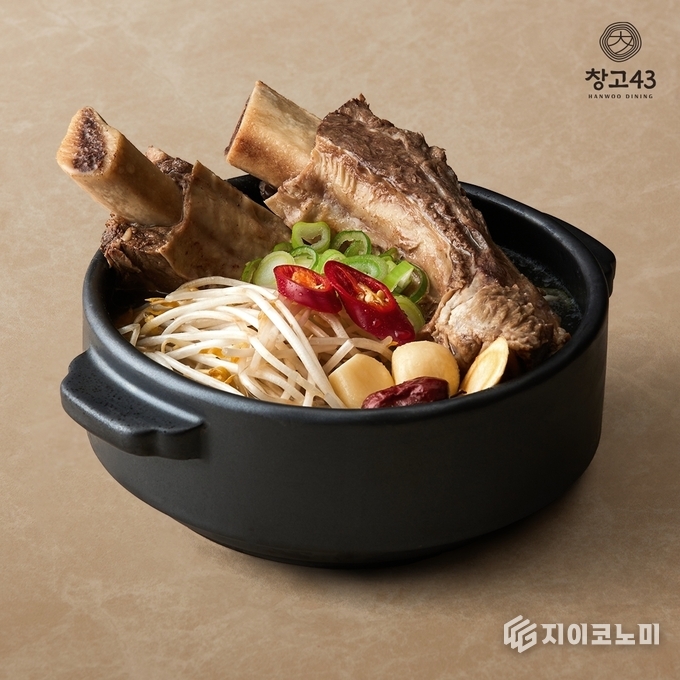 창고43이 보양식 메뉴 인기에 힘입어 점심 방문객이 크게 늘고 있다고 밝혔다. /사진=창고43<br>
