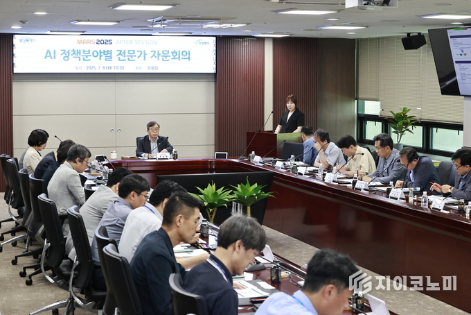 조승문 화성특례시 제2부시장이 8일 AI 정책분야별 전문가 자문회의를 주재하고 있다.