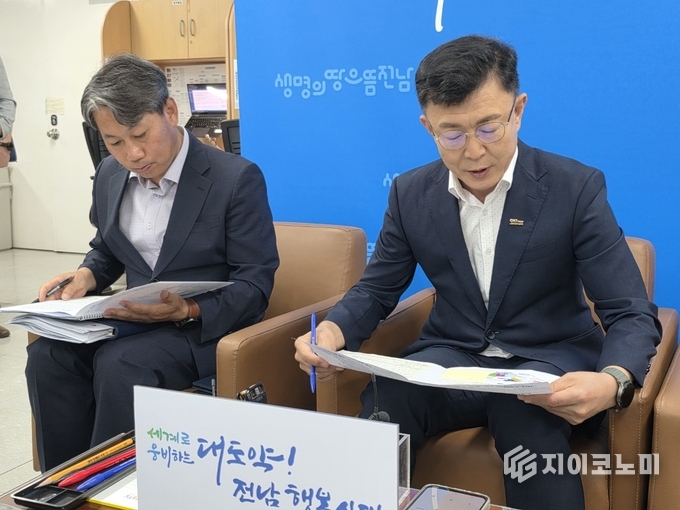 박영채 전남도 해양수산국장이 9일 도청 지방기자실에서 고수온 대응 관련 기자간담회를 열고 피해 예방 대책을 설명하고 있다. 사진=G이코노미