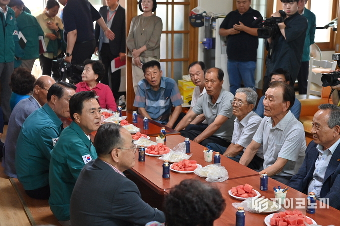 김태흠 지사 홍성 경로당 찾아 폭염 대응 현장 점검 및 개선사항 등 청취