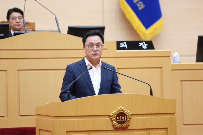 송형곤 전남도의원이 연근해어선 감척사업 예산 확대와 제도 개선을 촉구하고 있다. 전남도의회 제공
