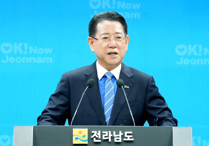 김영록 지사가 전남 RE100 산업단지 정책 추진 계획을 발표하고 있다. 전라남도 제공