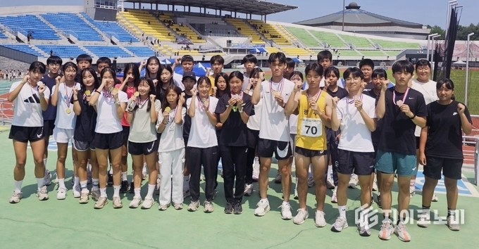 광주체육중학교 육상부학생들의 전국육상경기대회 매달획득 사진.광주시교육청 제공