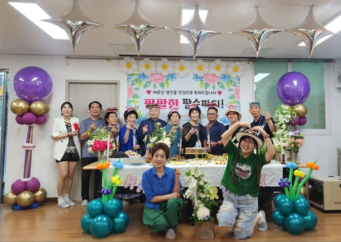 지산2동, 80세 어르신 생신 잔치. 광주 동구 제공