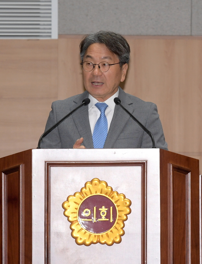 강기정 광주광역시장이 14일 오전 시의회 본회의장에서 열린 제334회 임시회 제2차 본회의 시정질문에 참석해 시정질문 답변을 하고 있다. /광주광역시 제공