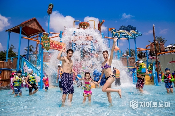 설악 워터피아가 여름 성수기를 맞아 고객 참여 행사인 ‘스플래시 페스타(Splash Festa)’를 개최한다./사진=한화호텔앤드리조트