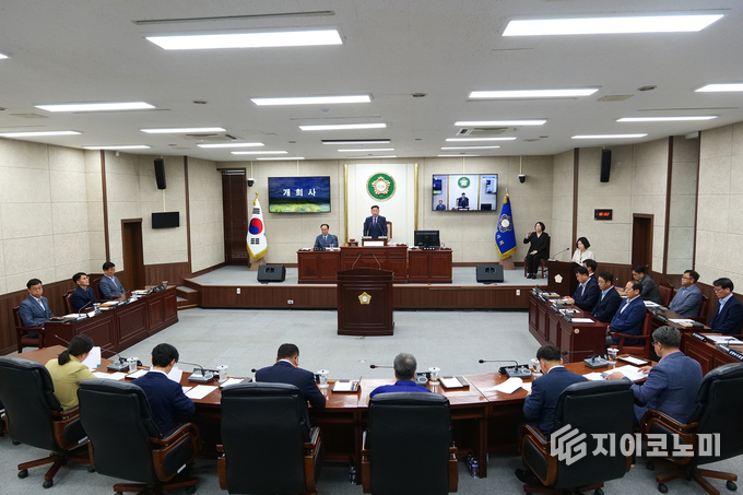 철원군의회 제306회 임시회 모습. 