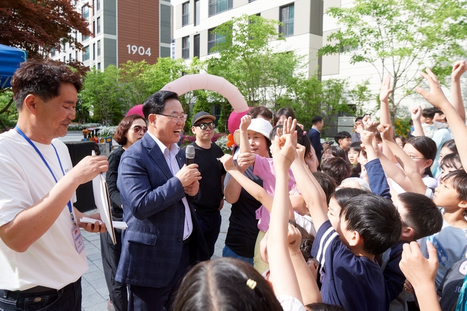강수현 시장이 시민과 만나 직접 소통하고 있다. (사진=양주시)