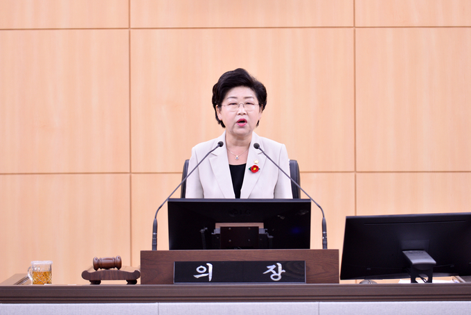 백인숙 여수시의회 의장이 제247회 임시회 개회식에서 개회사를 하고 있다. 여수시의회 제공