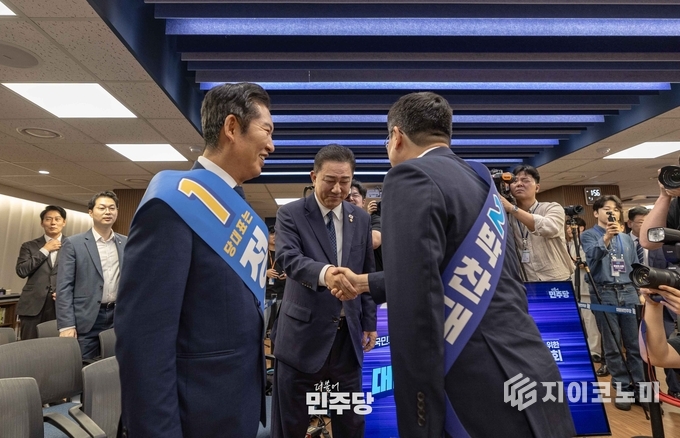 사진 = 더불어민주당 제공.