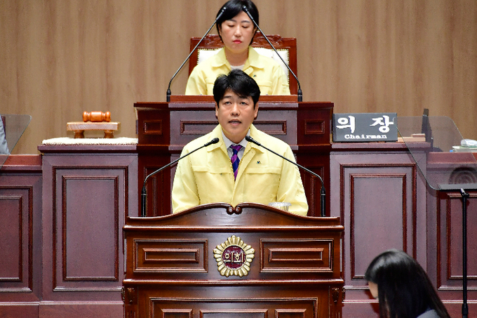 광주광역시의회 강수훈 의원이 제334회 임시회 본회의에서 광주천 복원의 시급성을 강조하며 5분 자유발언을 하고 있다. 광주광역시의회 제공
