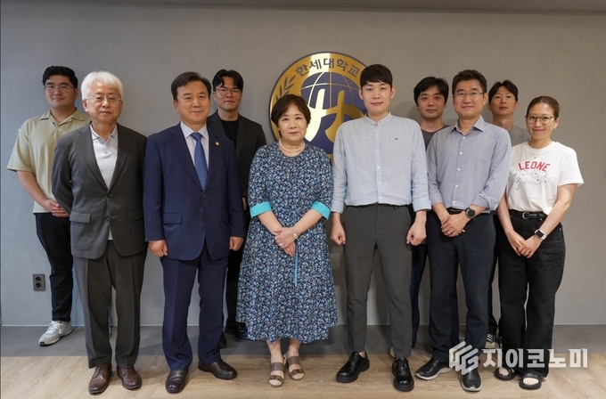 17일 한세대학교(총장 백인자)는 전국대학노동조합 한세대학교지부(지부장 손원빈, 이하 직원노동조합) 등과 노사협력 간담회를 총장실에서 진행했다. /사진=한세대학교<br>
