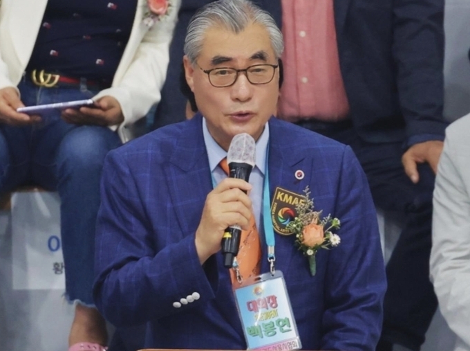 백봉현 (사)대한해동검도 서울시협회장이 대회장에서 대회사를 전하고 있다(사진= 해동검도 서울시협회 제공)