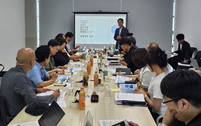 남도국제미식산업박람회 자문위원회 회의 모습. 전문가들이 박람회 성공 개최를 위해 프로그램과 홍보 전략을 꼼꼼히 점검하고 있다. 남도국제미식산업박람회 제공