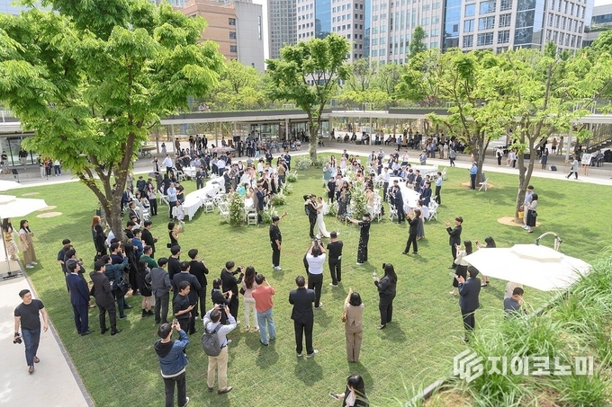 2024년 4월 오목공원에서 열린 야외결혼식 전경. 양천구 제공.