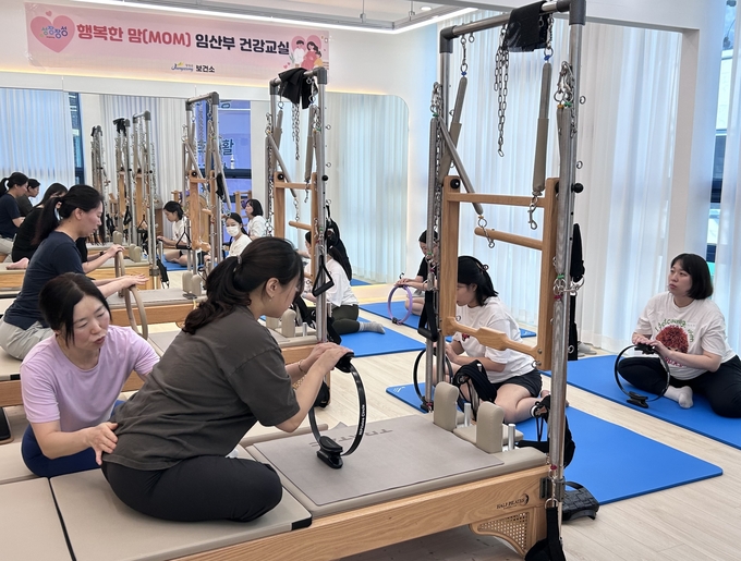  임산부 필라테스 건강교실. 장성군 제공