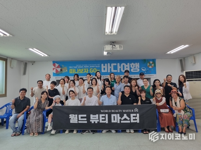 좌) 채성태 사랑의밥차대표,손혜정 좋은이웃사무총장,가수 임가람,반하연 월드뷰티마스터미용협회장,김선우 좋은이웃 중앙자문위원장,김소당 좋은이웃중앙회장,장관섭 GTR파크스크린골프대표, 조윤아 한국통합교육원대표(사진제공 : 사단법인 좋은이웃)