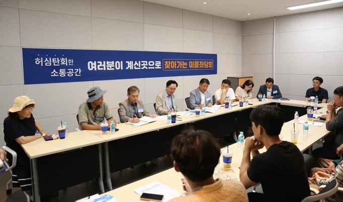 윤병태 시장이 송월동 자이아파트를 찾아 마을좌담회를 진행했다. 나주시 제공
