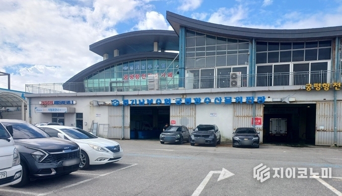 화성특례시 궁평항 위판장 전경.