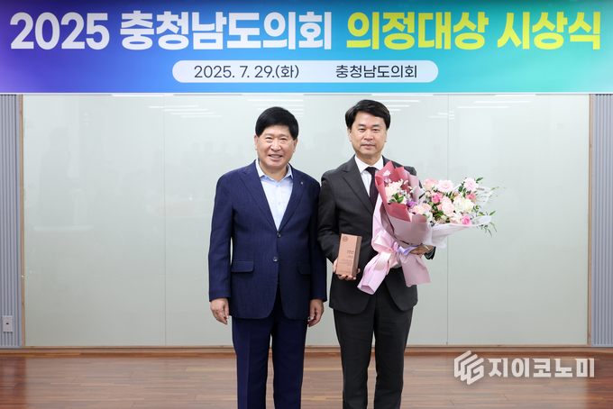 충남도의회 이상근 의원(홍성1‧국민의힘), ‘2025 충청남도의회 의정대상 시상식’ ‘정책제안 부문’ 대상 수상 영예